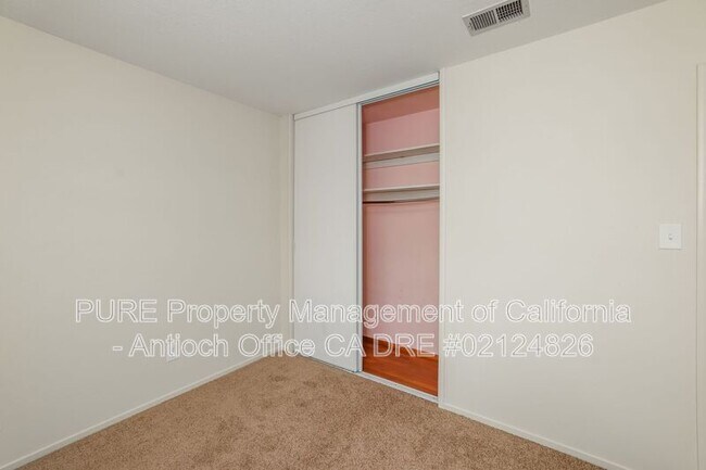 Building Photo - 2117 Biglow Dr