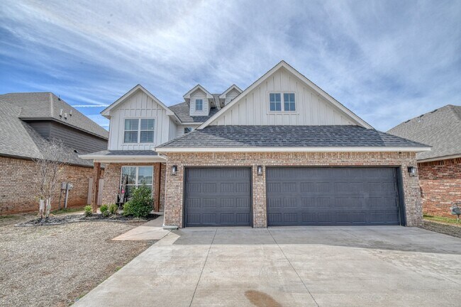 Building Photo - Spacious 5-Bedroom Home with 3 Full Baths ...