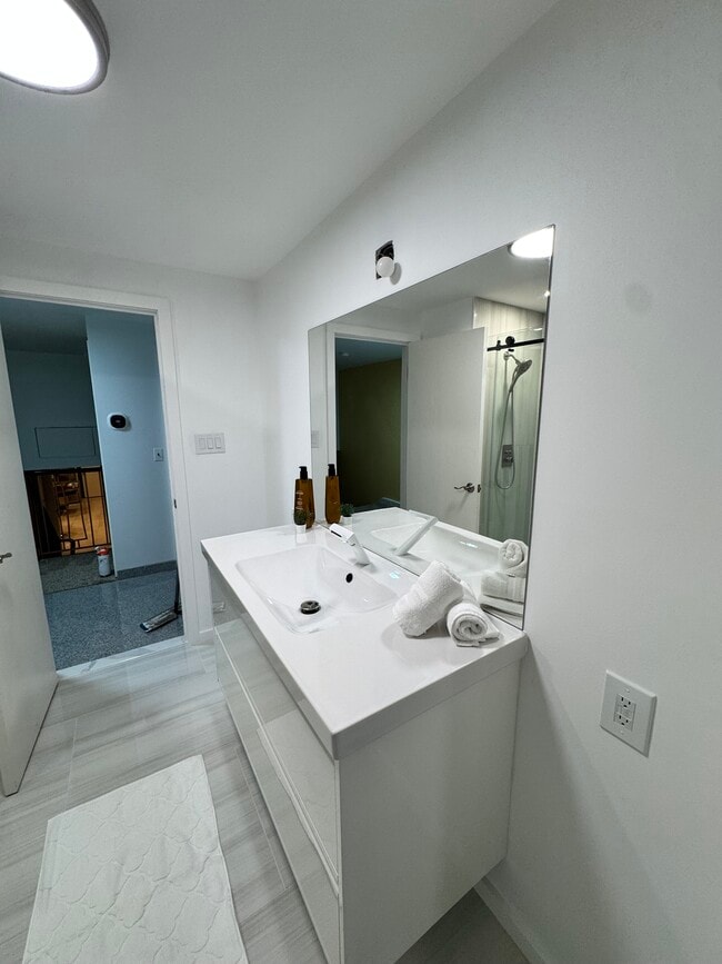 Building Photo - 3848 McDivitt Dr