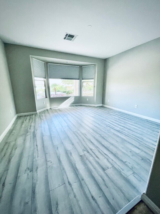 Building Photo - AMAZING SINGLE STORY HOME IN “AGE RESTRICT...
