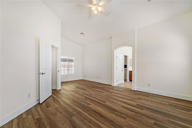 Building Photo - 9372 Glendora Valley St