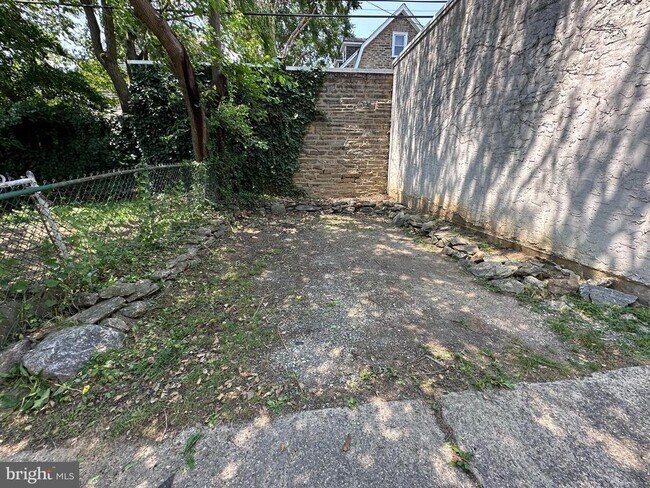 Building Photo - 3323 Tilden St