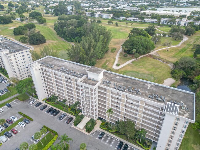 Building Photo - 3200 N Palm Aire Dr