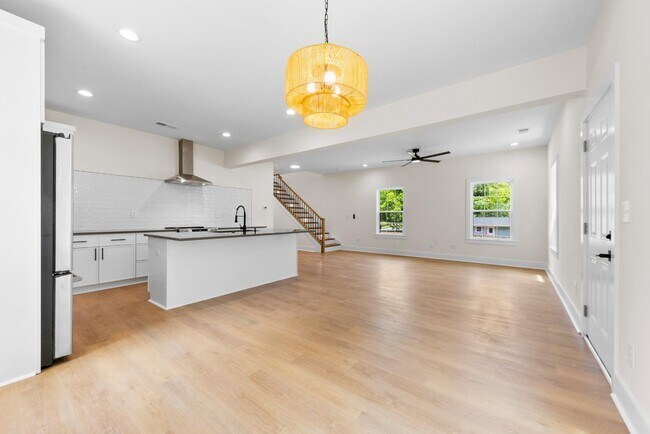 Building Photo - 3420 Tappan Pl