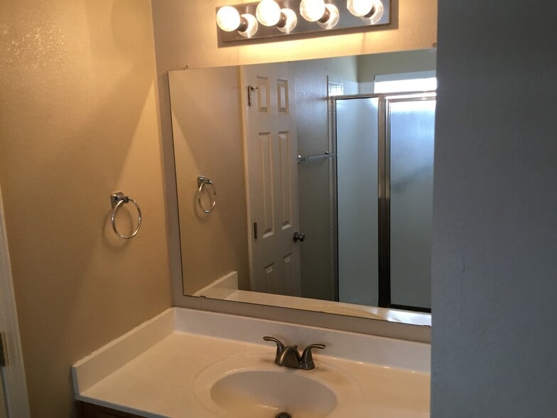 Building Photo - 10220 Country Sage Dr NW