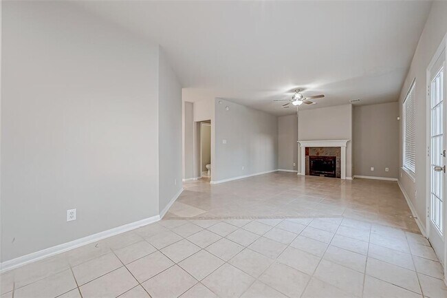 Building Photo - 24043 River Pl Dr