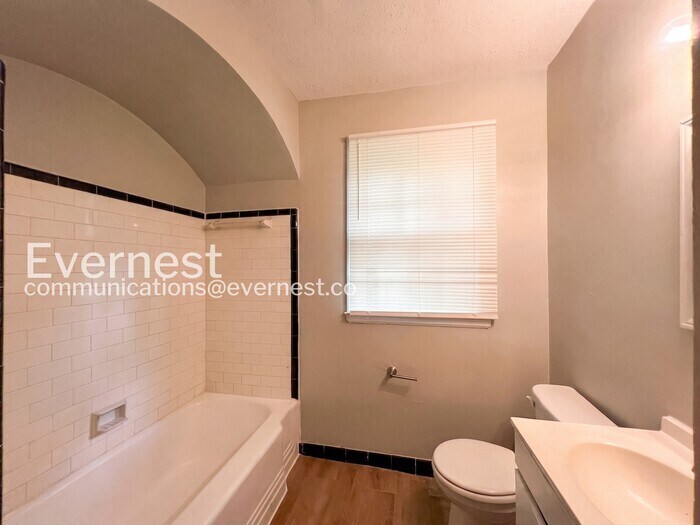 Building Photo - 905 Parkhaven Ln