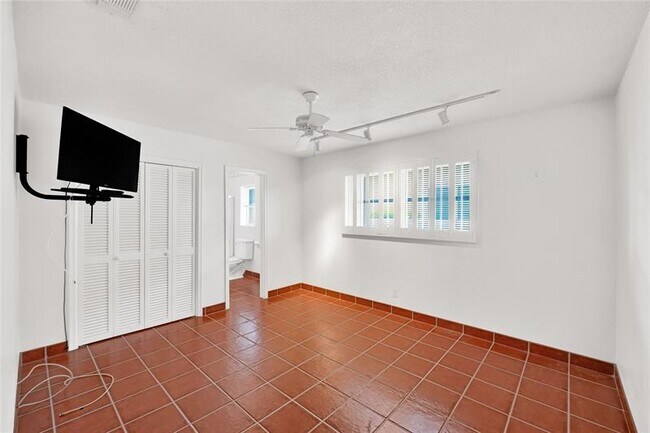Building Photo - 4020 NE 24th Ave