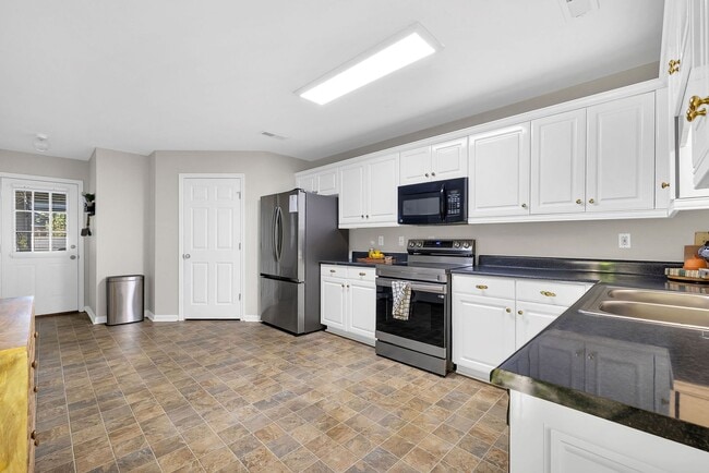 Building Photo - 1512 Forestview Dr SW