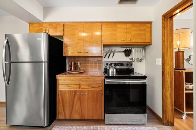 Building Photo - Mid-Century Classic! 3bd/3ba 2700 sf Short Term- FULLY FURNISHED!