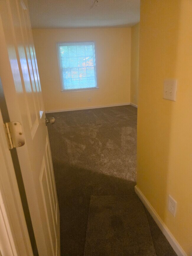 Building Photo - 80 Place Fontaine