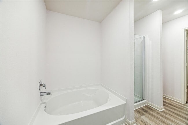 Building Photo - 517 Amberwood Pk Dr