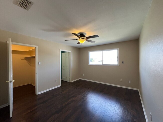 Building Photo - Townhome in the Heart of the Southside!