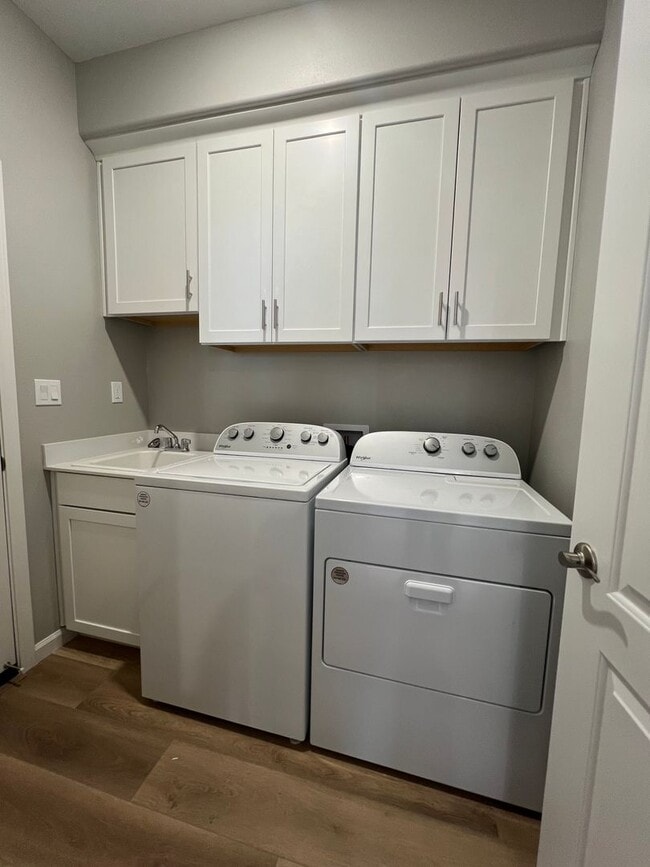 Building Photo - 4/2.5 GORGEOUS Townhome in Minden!