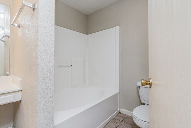 Building Photo - 6329 Glen Knoll Dr