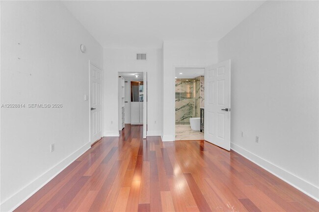 Building Photo - 1155 Brickell Bay Dr