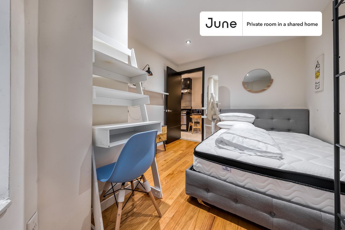 Building Photo - Private bedroom in 4 bed/2 bath Home