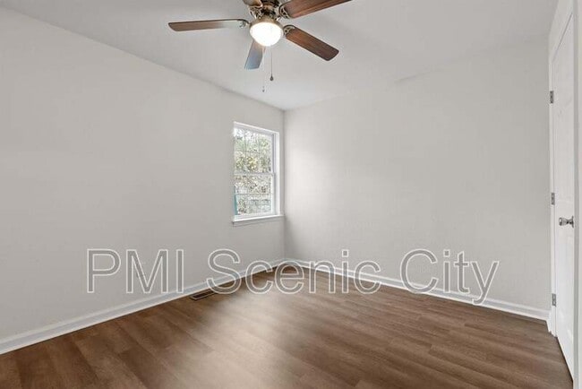 Building Photo - 3919 Weldon Dr