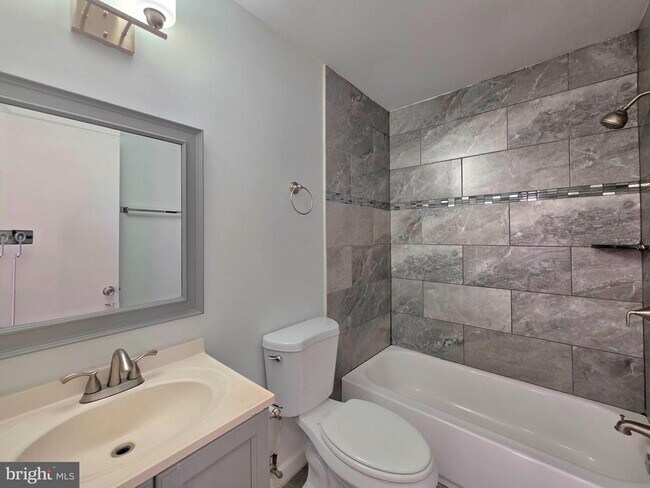 Building Photo - 2520 Doverhill Ct