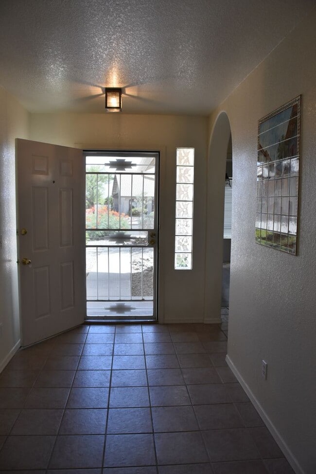 Building Photo - Great House Located in Winterhaven