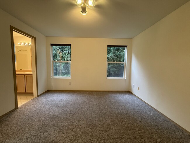 Building Photo - Warm & Cozy 2BD/1.5BTH Townhome for Rent i...