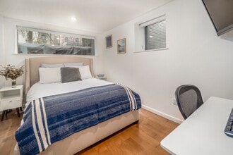 Building Photo - 226 1st St