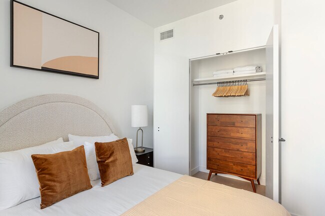 Building Photo - 482 Kent Ave