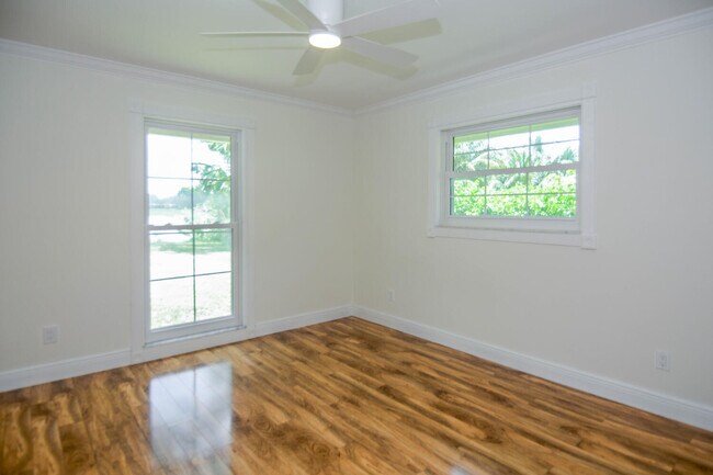 Building Photo - 3301 Embassy Dr