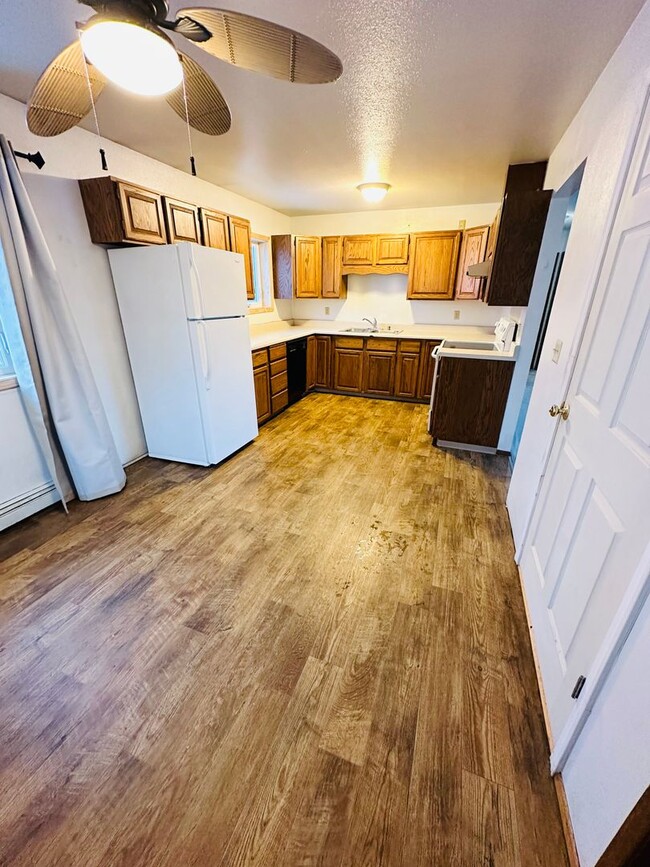 Building Photo - 4th Ave - 910/908/908B