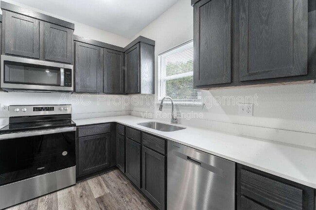 Building Photo - 955 S Benchmark Ln