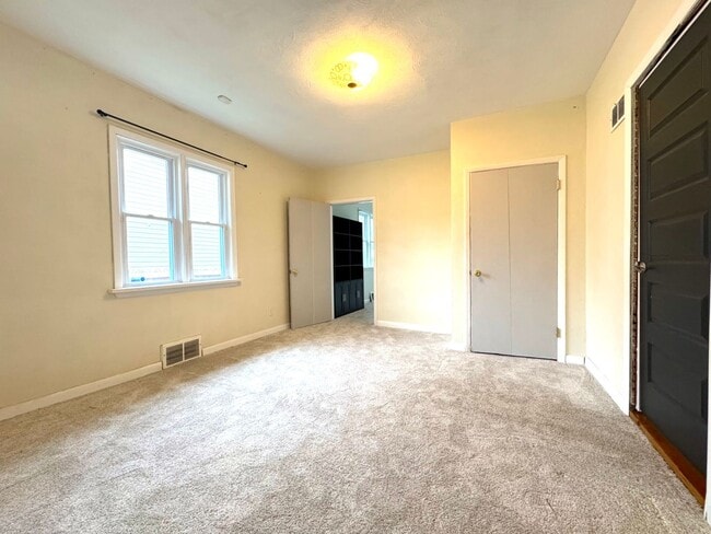 Building Photo - 2 Bed 1 Bath in WEBSTER GROVES w/ Fenced Yard