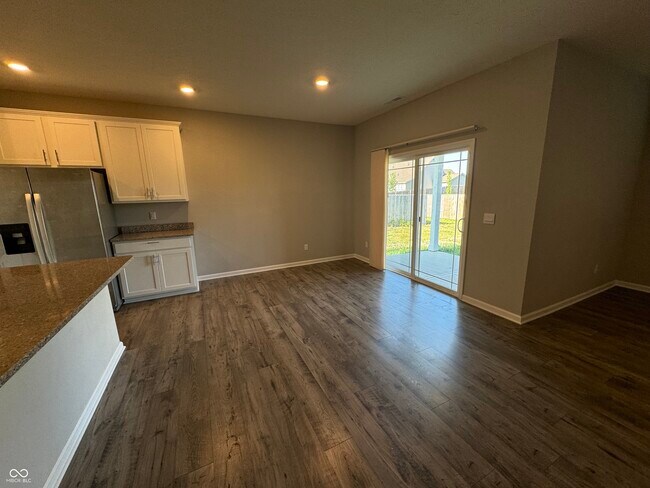 Building Photo - 855 Downey Ln