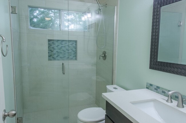 Building Photo - 3bd/2.5ba Issaquah Home