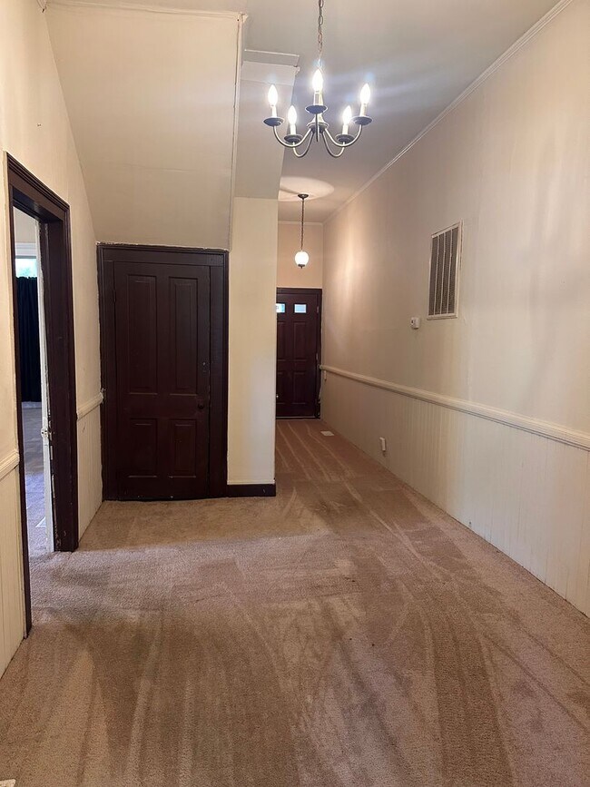 Building Photo - 310 E Granville St