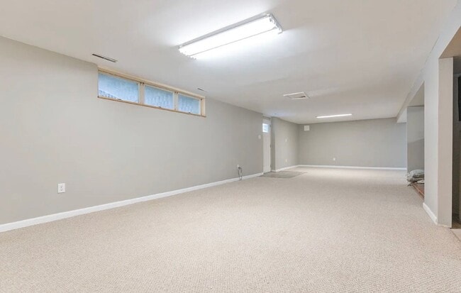 Building Photo - Charming 5 Bedroom/3 Bathroom Home with Large Finished Basement in Catonsville, MD!