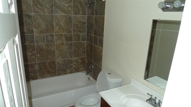 Building Photo - 16111 Aspenglen Dr