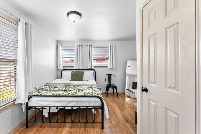 Building Photo - 406 Robert Dr