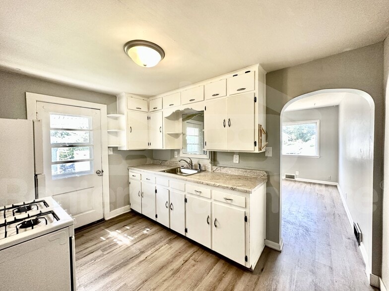 Building Photo - 1210 1/2 West Street