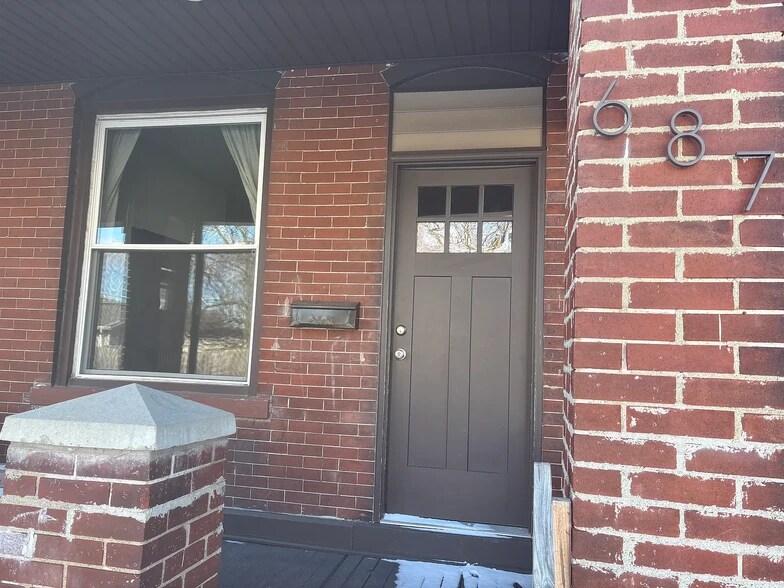 Building Photo - 687 E Columbus St