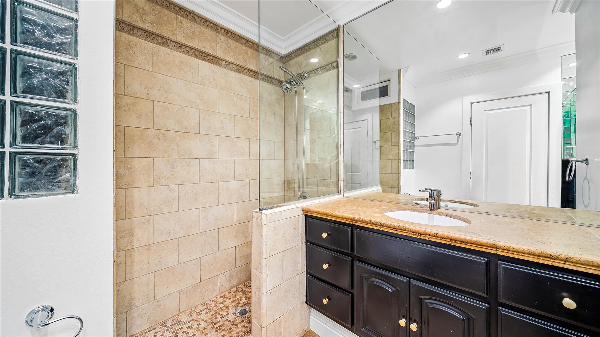 Bathroom - 607 N Windsor Blvd