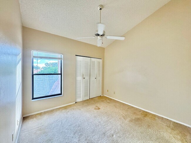 Building Photo - Winterset Condo