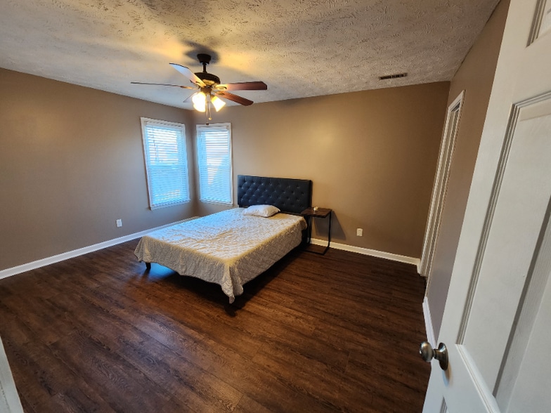 Building Photo - 7769 Adrian Dr