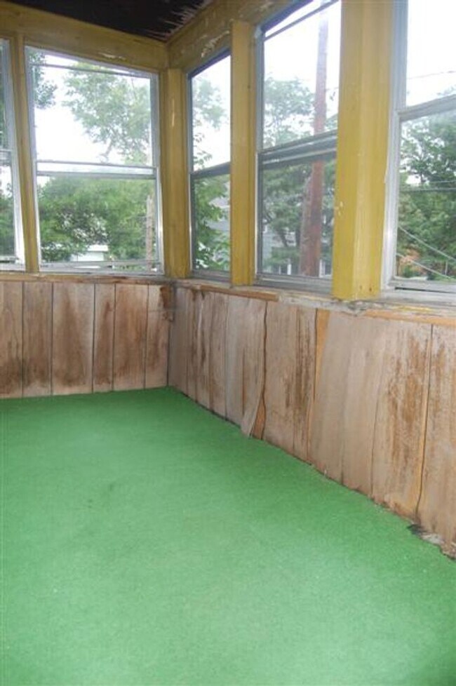 Building Photo - Energy Efficient 2 Bedroom One Block From ...