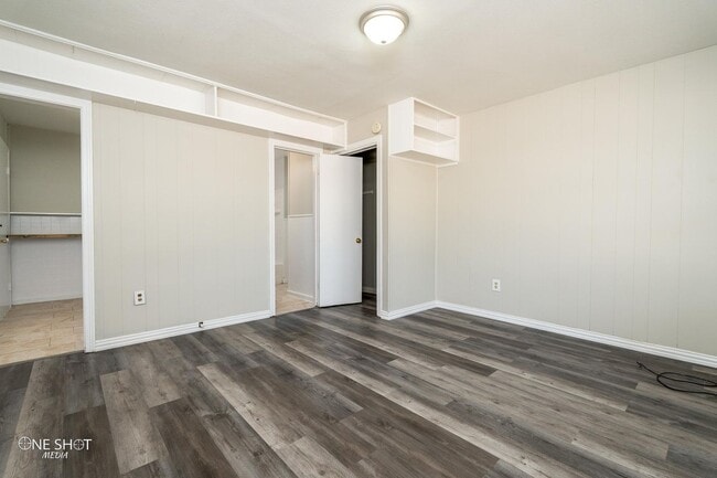 Building Photo - 1725 Ave D