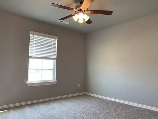 Building Photo - 5913 SW Gentle Winds Rd