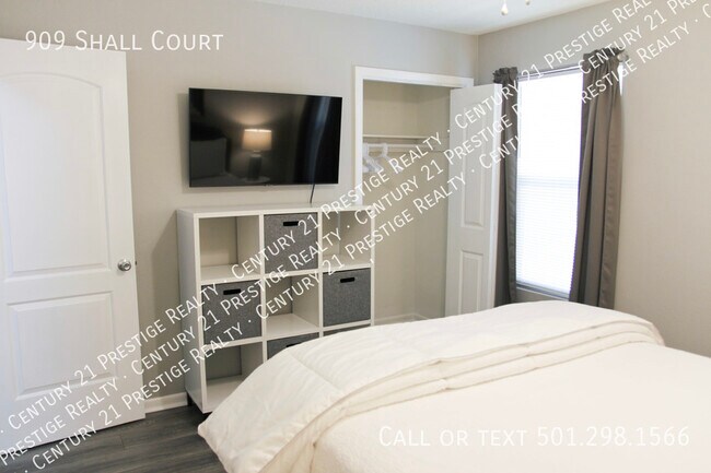 Building Photo - 909 Shall Ct
