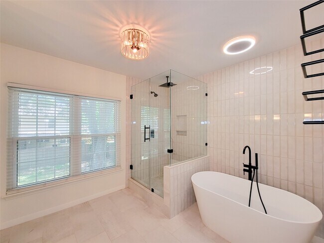 Building Photo - 8123 Sunny Ridge Dr