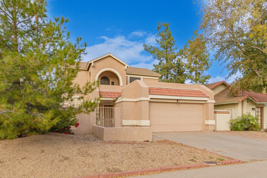 Building Photo - 518 E Wescott Dr