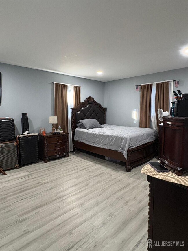 Building Photo - 723 Parker St