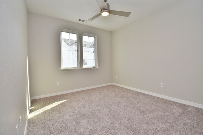 Building Photo - $4,290 / 4 BR - STUNNING NEWER MODEL TOWN HOME IN CENTRAL FREMONT